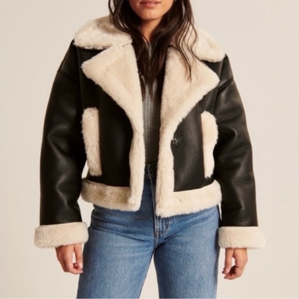 Abercrombie & Fitch Cropped Vegan Leather Sherpa oversized Jacket Size Medium